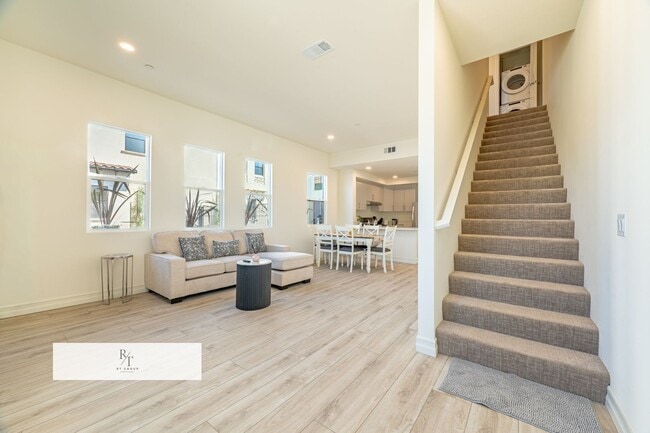 Photo - Whitmore Villa. Unit Whitmore Villas-  160 New Ave