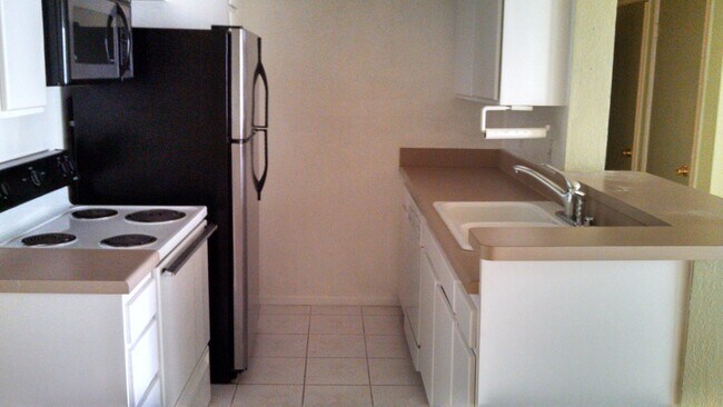 Kitchen - 8163 Redlands St Unit 36