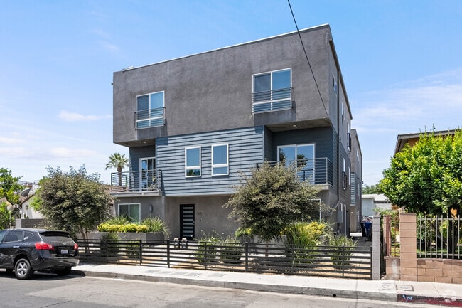 5653 Fair Ave - 5653 Fair Ave Townhomes
