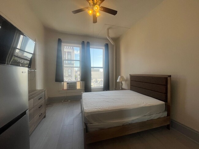 Building Photo - Remodeled Unit 48