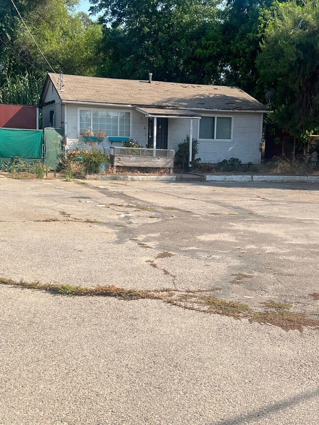 Photo - 13795 Hwy 8 Business House