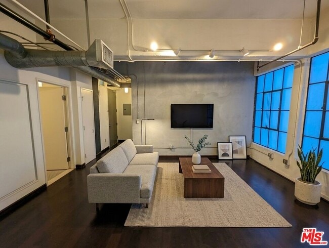 Building Photo - 746 S Los Angeles St Unit 402