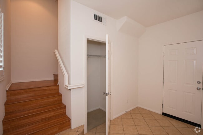 Building Photo - 720 S San Fernando Blvd Unit 101 Rental