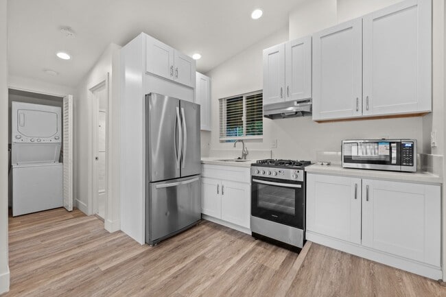 Building Photo - Detached 1 bedroom!