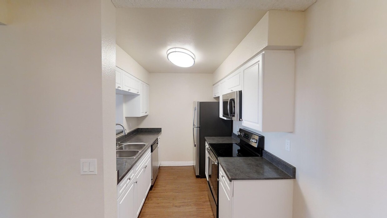3D Tour - Bernardo Crest Apartments