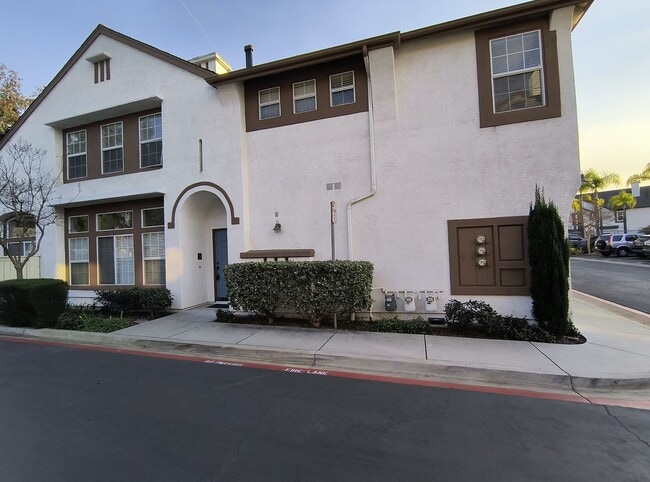 Building Photo - Cypress Townhomes - End Unit - 2 Garage - Scripps Ranch
