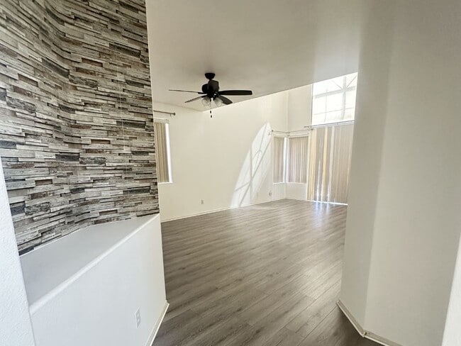 Photo - 28605 Broadstone Way