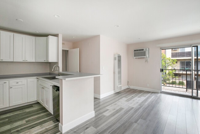 Photo - 365 Burchett St Unit 217