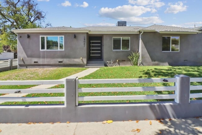 Photo - 19041 Calvert St