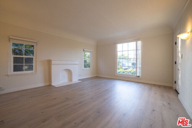 Photo - 10520 Eastborne Ave Unit 3