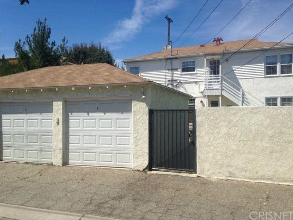 Photo - 12710 Oxnard St
