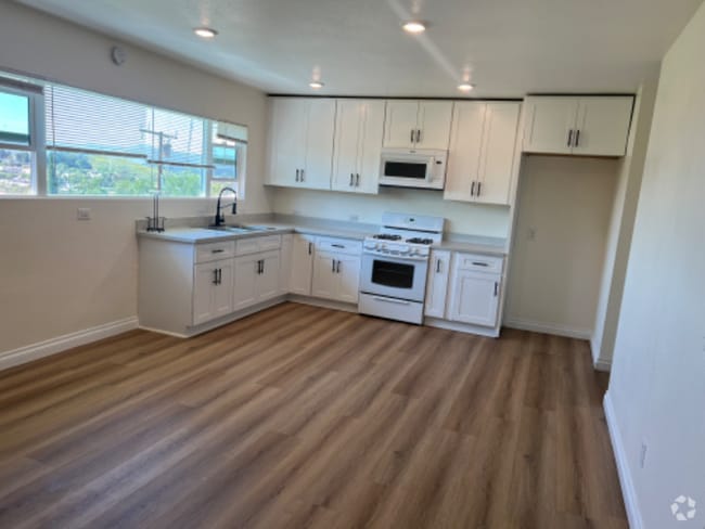Building Photo - 249 E Graham Ave Rental