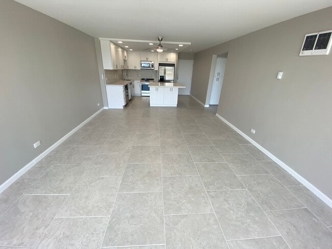 Photo - Pacific Beach - 3 blocks to Beach!  2bd/2ba Spacious 6th floor condo remodeled in 2022! Spectacul...