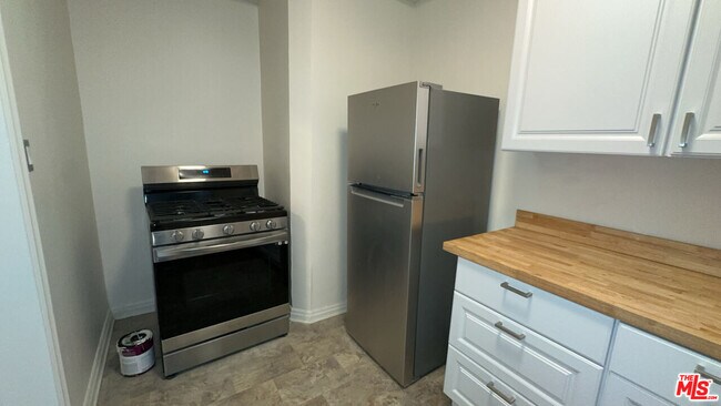 Photo - 4950 Beverly Blvd Unit 4950 1/2