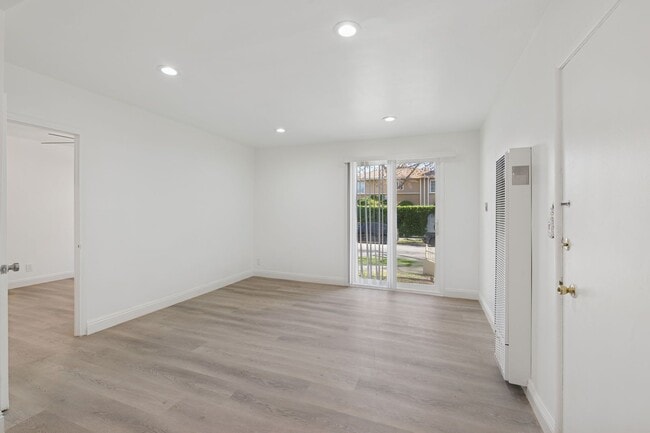 Photo - 337 Rexford Dr Unit 1