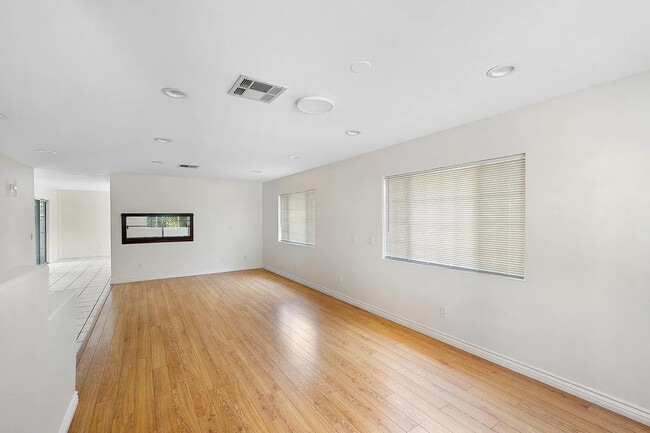 Photo - 14012 Sayre St