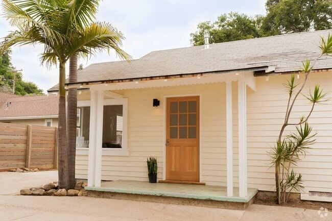 Building Photo - 2018 Monterey St Unit 1/2 Rental