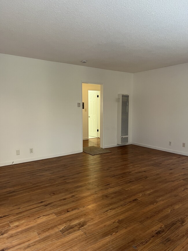 Photo - 1325 E 7th St Unit 3