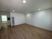 Photo - 618-620 W 6th St Apartment Unit 618