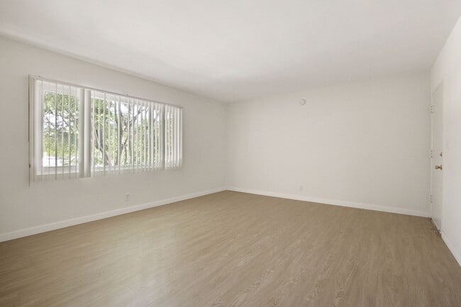 Photo - 10908 SM Blvd, prime Westwood, near transit Unit 06B