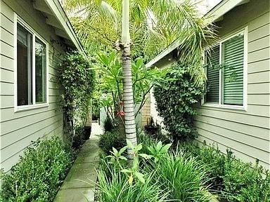 Separation between units - 440 W Elk Ave Unit A