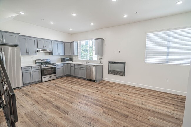 Photo - Beautiful 1-Bedroom Condo with an Office Space in Sherman Oaks! Unit 102