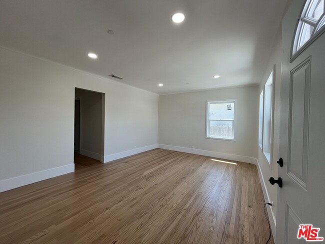 Photo - 8640 Baring Cross St