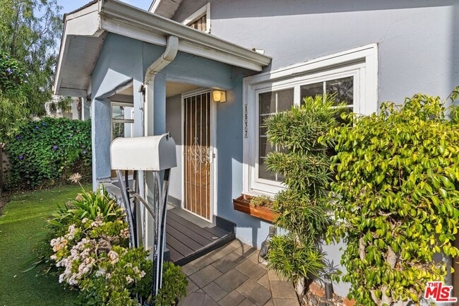 Building Photo - 1537 Cabrillo Ave