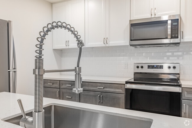 2BR, 2BA - 960SF - Mariposa