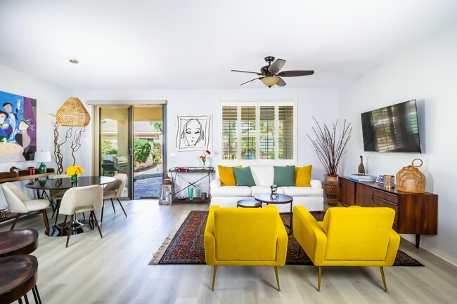 Photo - 81098 Avenida Vidrio