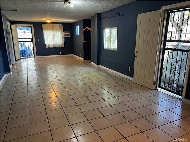 Building Photo - 1434 E 57th St Rental