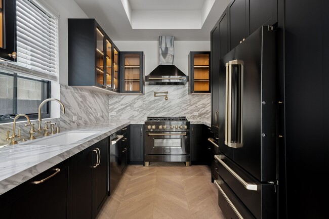 Photo - 652 Huntley Dr
