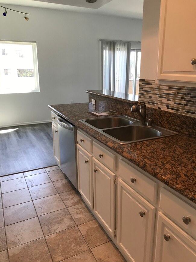 Photo - 14607 Erwin St Unit 14607 ERWIN ST