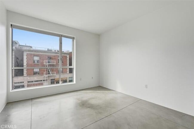 Photo - 285 W 6th St Unit 317