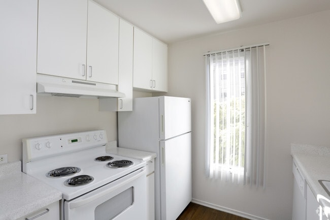 1 BR, 1 BA - 606 SF - 900 F Street