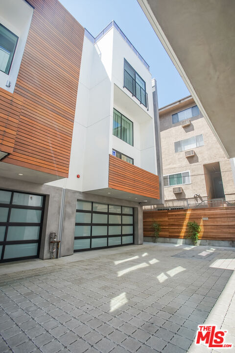 Photo - 1337 N Fuller Ave