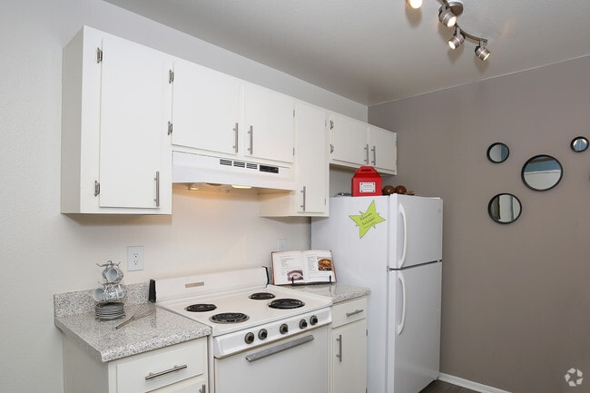 2 BR, 2 BA - 839 SF - Vista Gardens Apartments