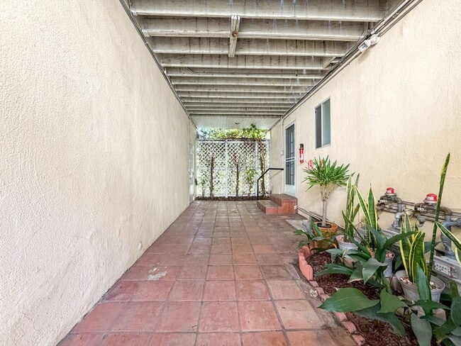 Photo - 10428 Riverside Dr Unit 10428
