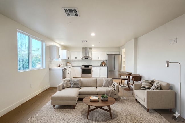 Building Photo - Brand New Luxury 4 & 5 Bed Unit #2120