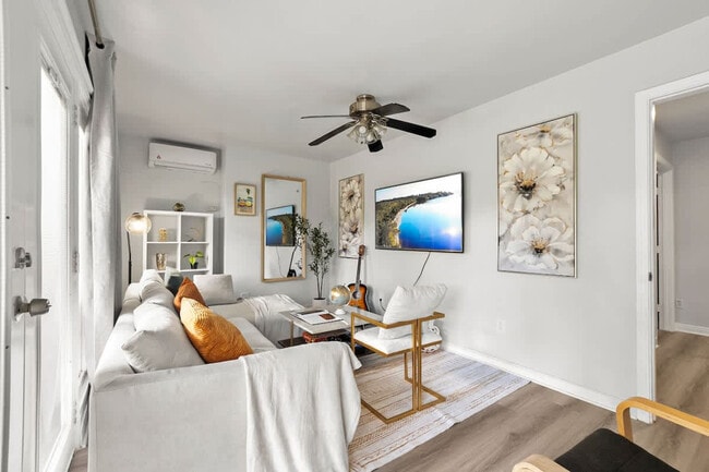 Building Photo - 4989 Randlett Dr Unit ID1465004P