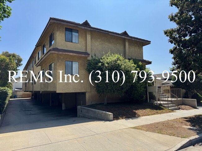 Remodeled Townhome with Garage and Laundry... - Remodeled Townhome with Garage and Laundry...