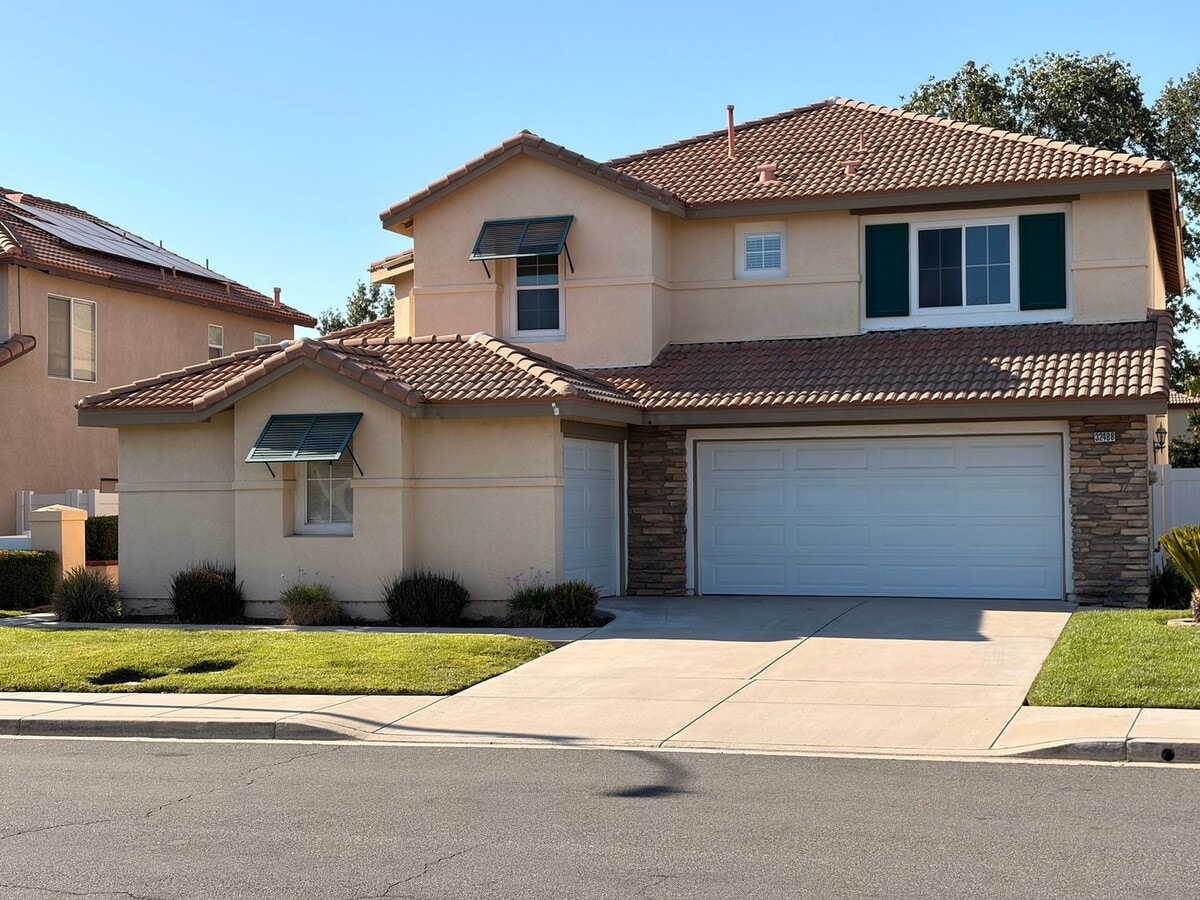 Stunning and Spacious Family Home on Cassino - Stunning and Spacious Family Home on Cassino