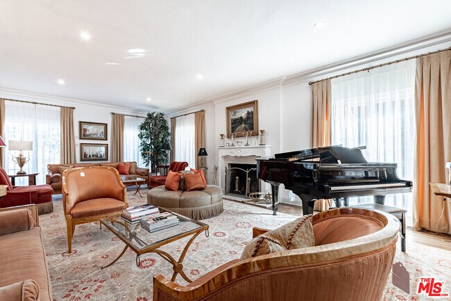 Photo - 165 N Las Palmas Ave