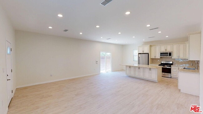 Photo - 7252 Glade Ave