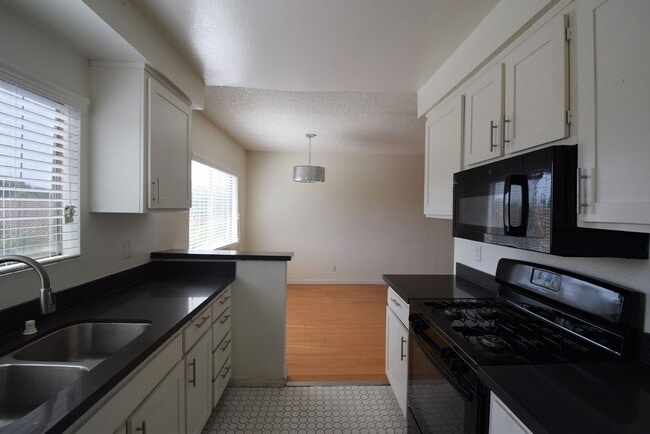 Photo - 4930 Whitsett Ave Unit 10