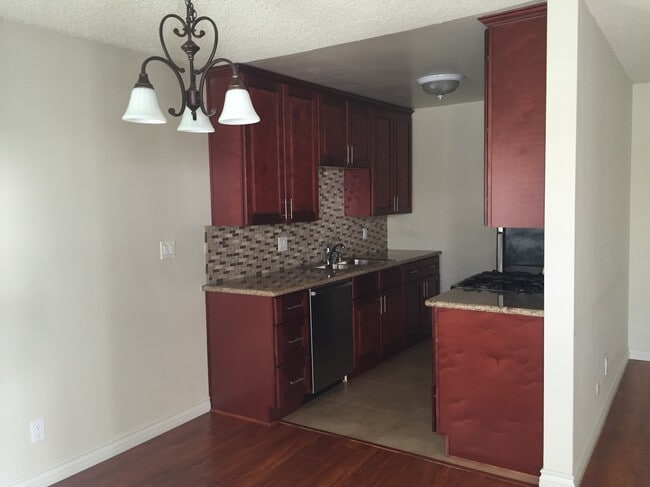 Photo - 519 N Hayworth Ave