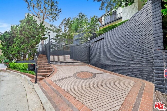 Photo - 9305 Beverlycrest Dr