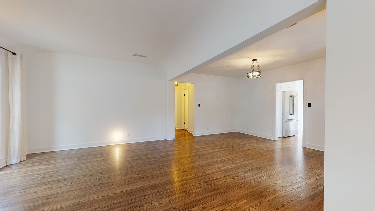 3D Tour - 451 Westmount Dr