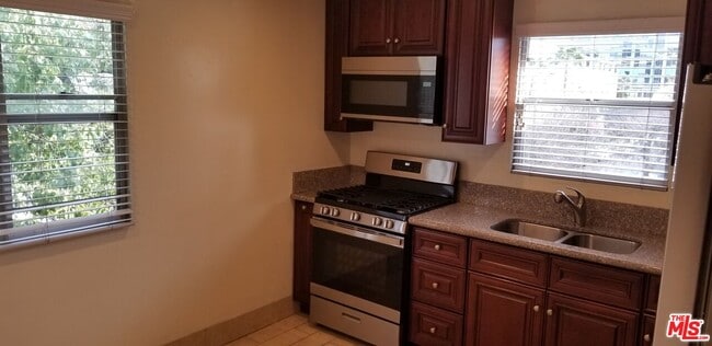 Photo - 5950 Carlton Way Unit 13