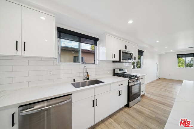 Photo - 837 N Harvard Blvd Unit 837 1/2